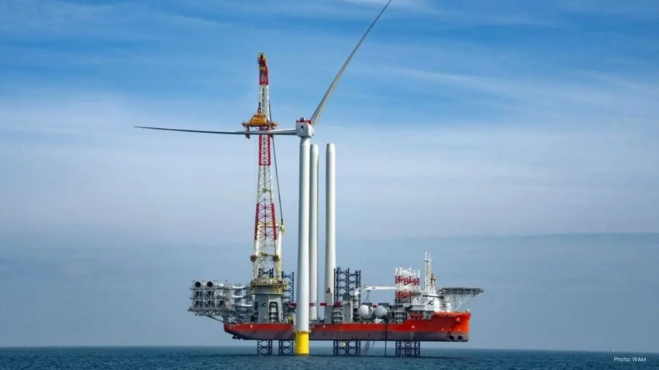 UK's Offshore Wind Farm Achieves Milestone with 115m Turbine Blades