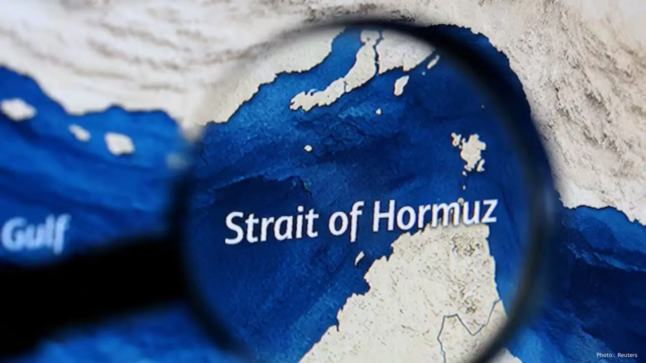 Scam Alerts Target Shipping in Strait of Hormuz