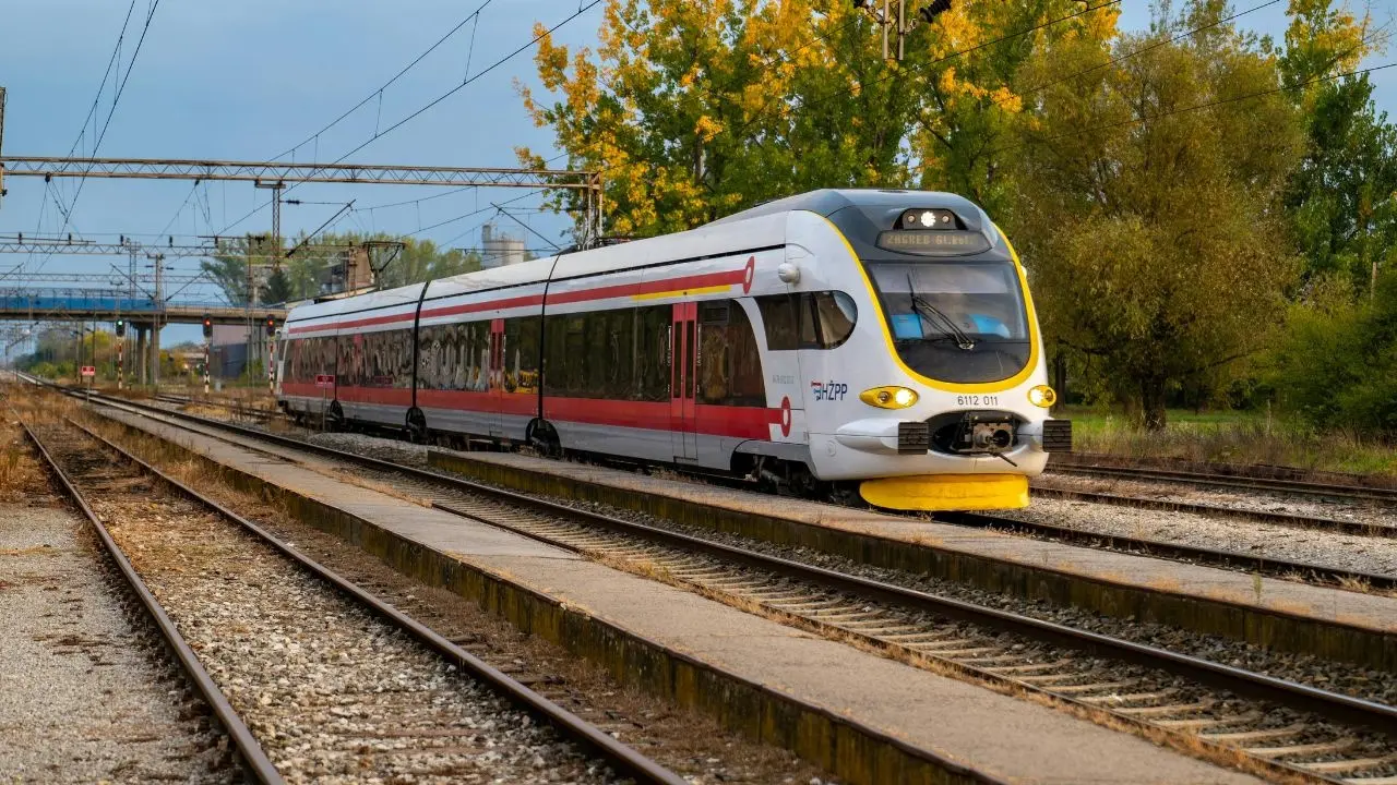 Launch of Air-Conditioned DEMU Trains Enhances Yangon to Mandalay Travel