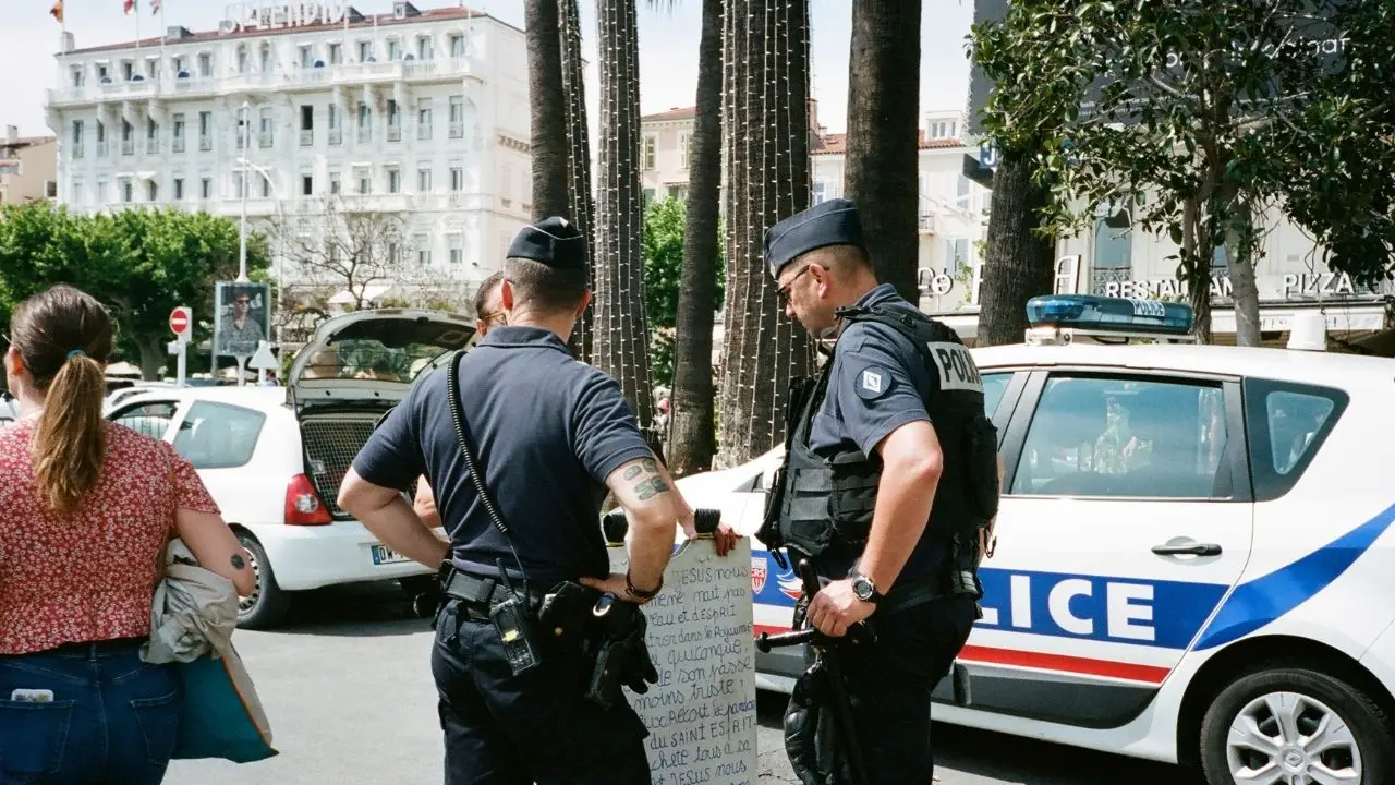 Teen Shot Dead Inside Hamilton Mall  Two Suspects Sought