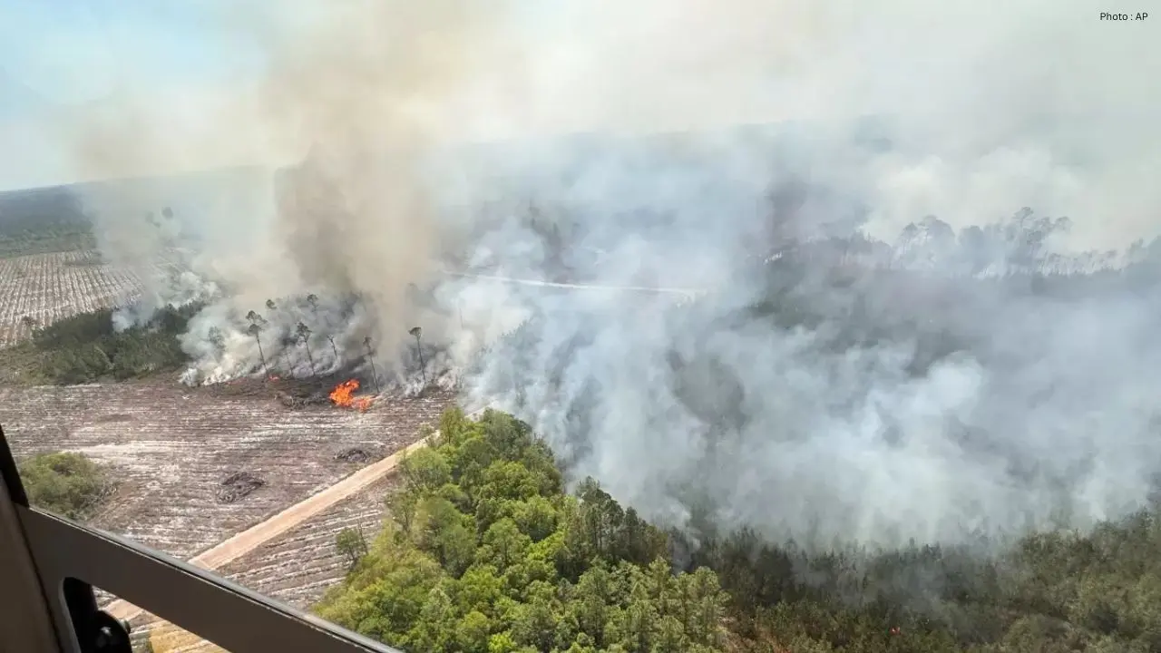 Urgent Wildfire Crisis in Georgia and Florida: Evacuations Underway