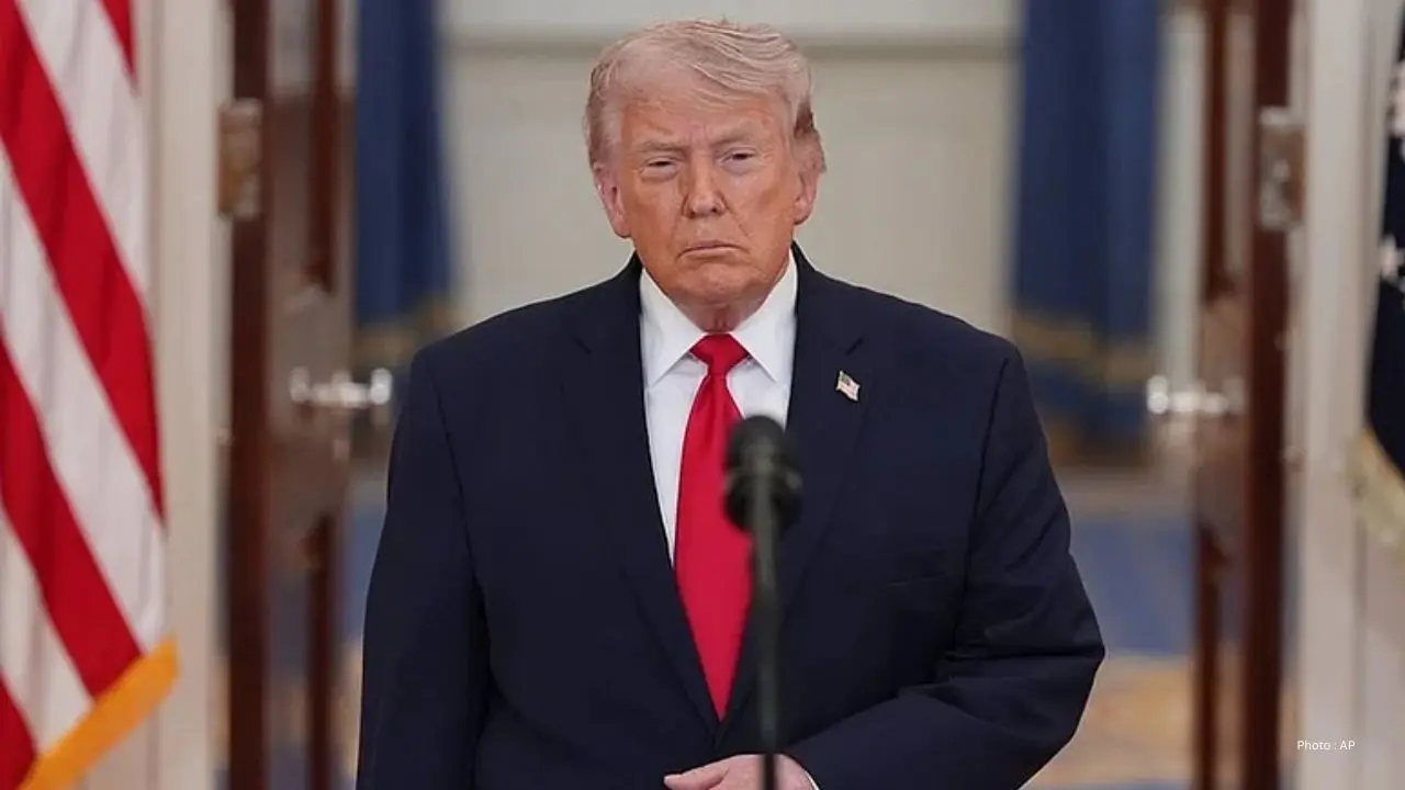 Trump Reviews Iran’s Hormuz Proposal With Security