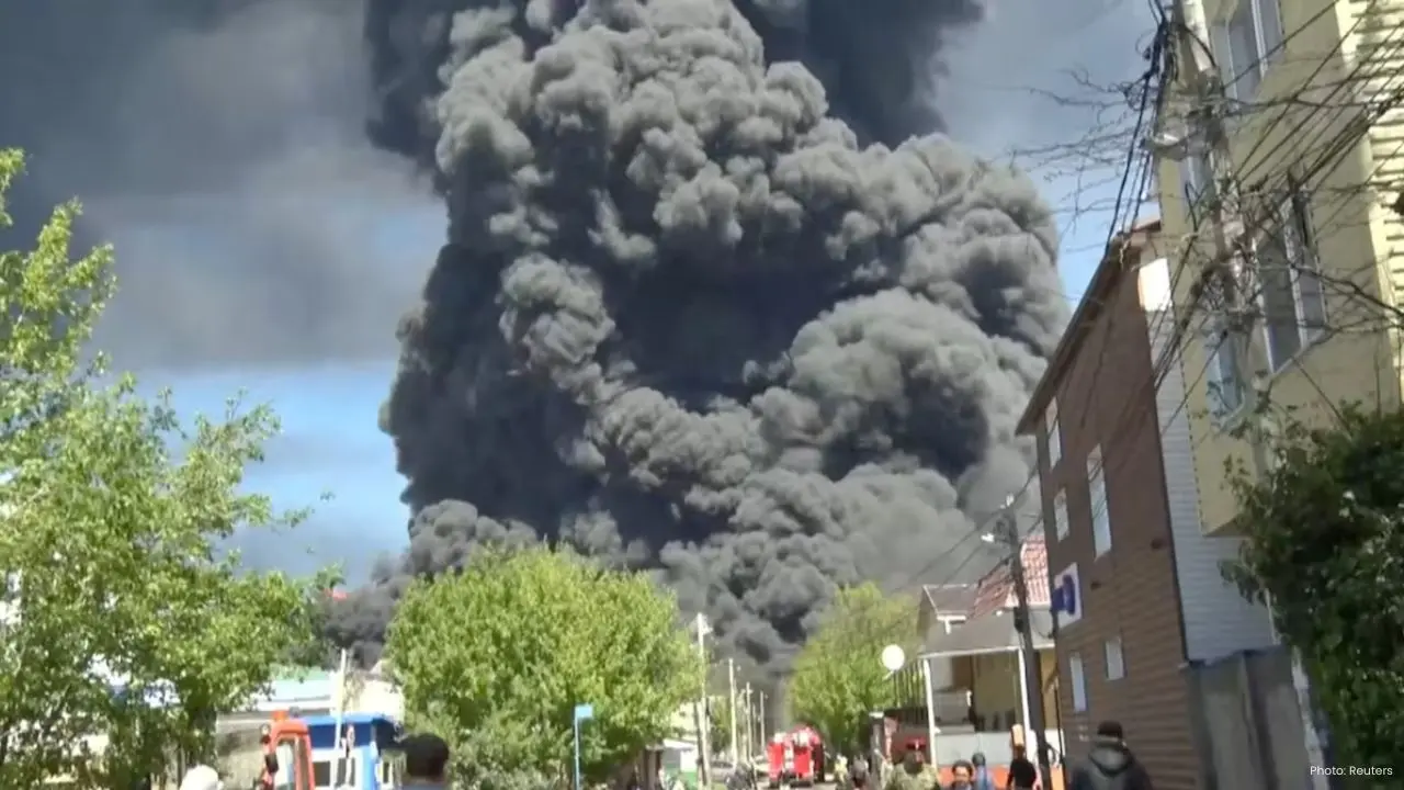 Ukrainian Drones Target Tuapse Refinery, Huge Blaze Erupts in Russia