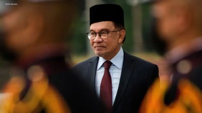 Anwar Ibrahim Declares End of Hardcore Poverty in Selangor