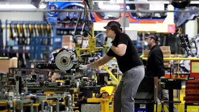 UK Factories Strained by Rising Costs Amid Iran Conflict