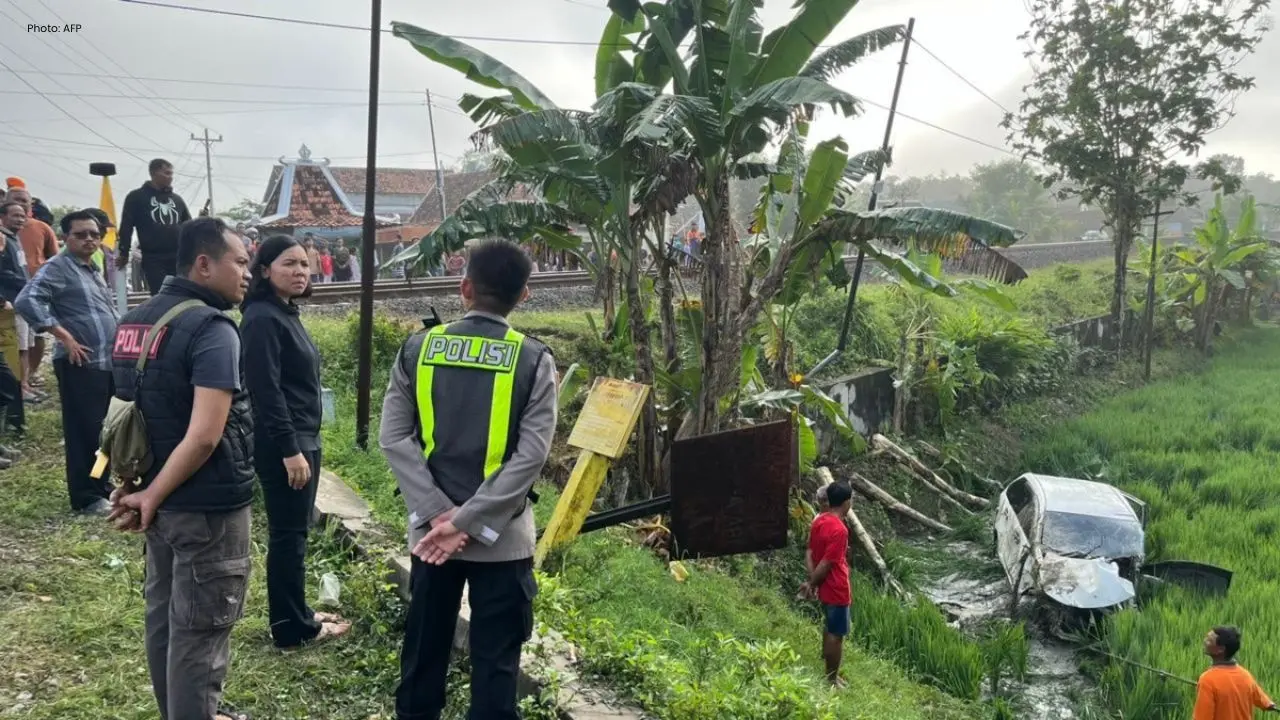 Tragic Train Mishap in Central Java Claims Four Lives