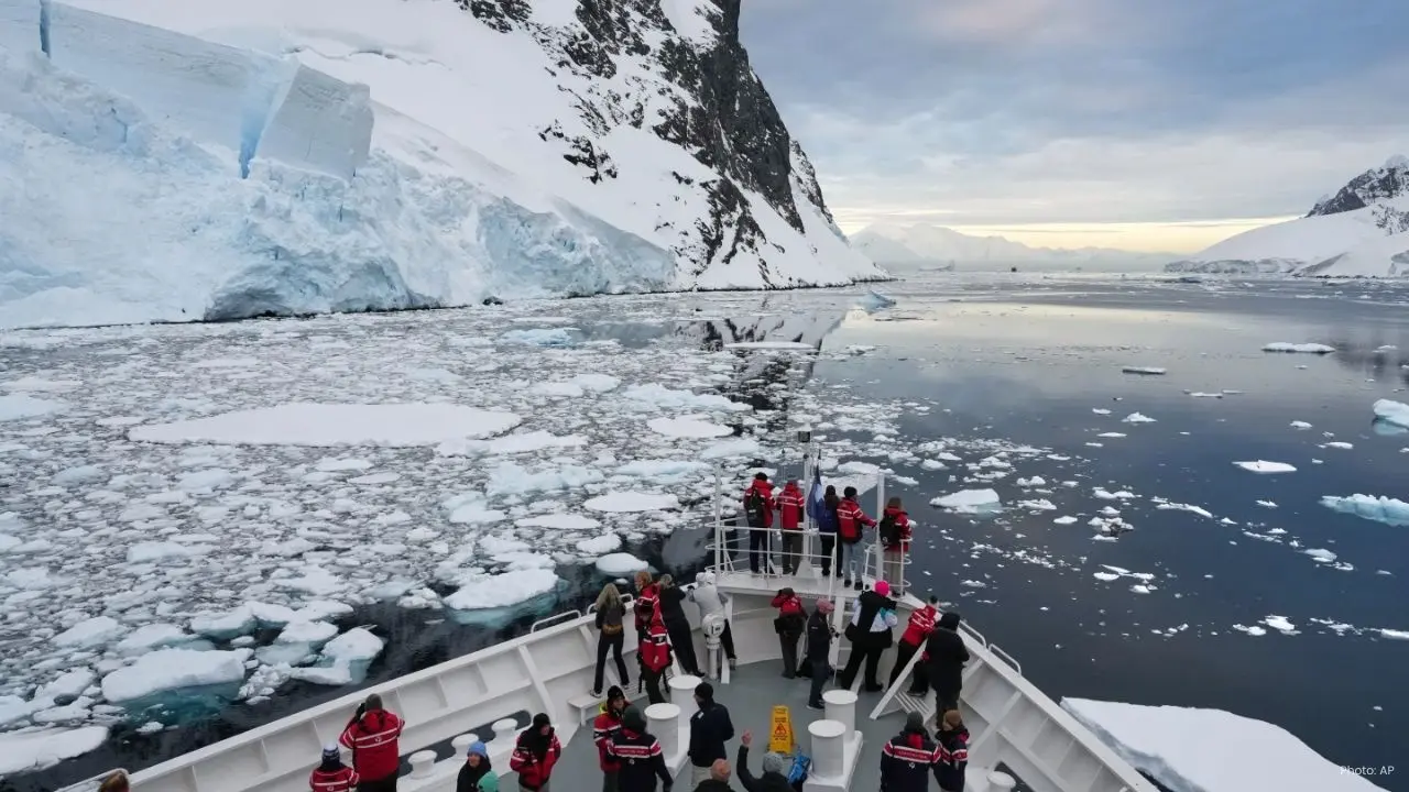 Surge in Antarctic Tourism Raises Alarm Over Climate and Health Issues