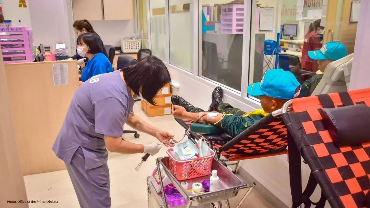 Thai Army Soldiers Step Up to Donate Blood for Patient in Need