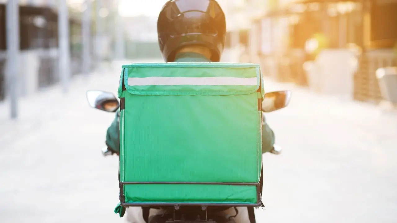 Abu Dhabi Implements New Ban on Delivery Bikes on Fast Lanes Starting May 15