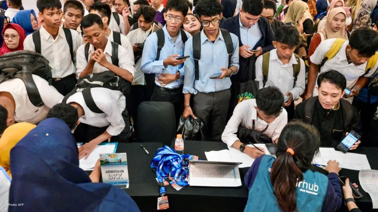 Job Opportunities in Indonesia Shift Towards Informal Sector