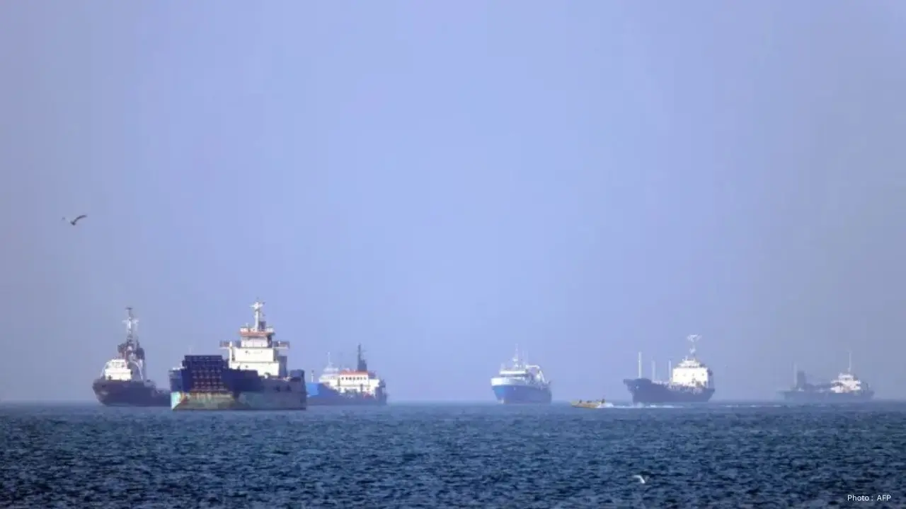 Seafarers in Limbo as US and Iran Explore Potential Peace Agreement
