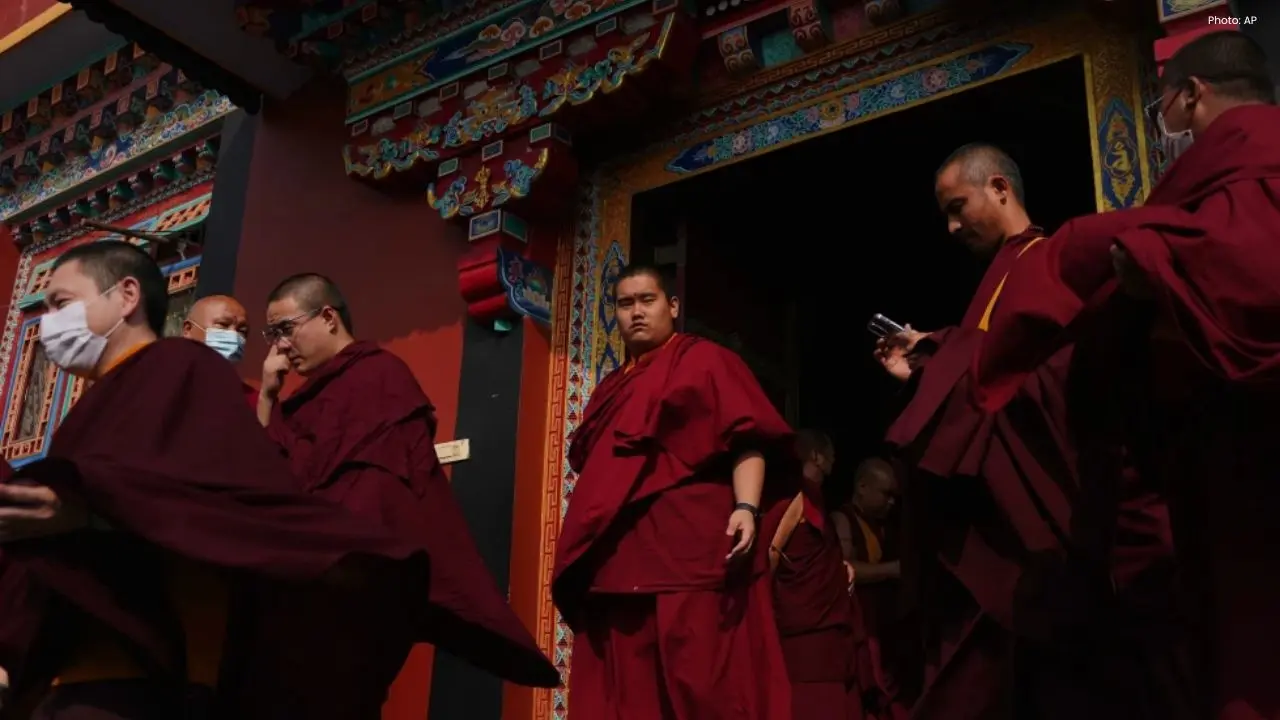 American Teen Jalue Dorje Embarks on Spiritual Path