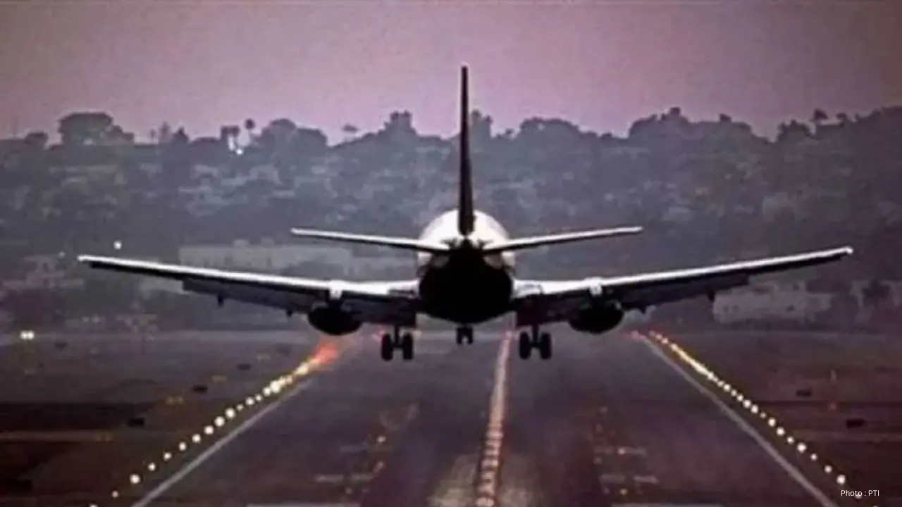 Government May Temporary Levy Tax  Surcharge On Foreign Travel To Tackle Economic Pressures