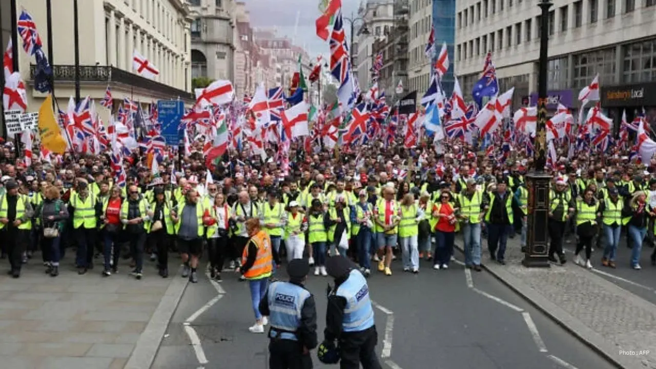 London Police  20 Right-Wing  12 Anti-Israel Protesters Arrested In Dueling Rallies