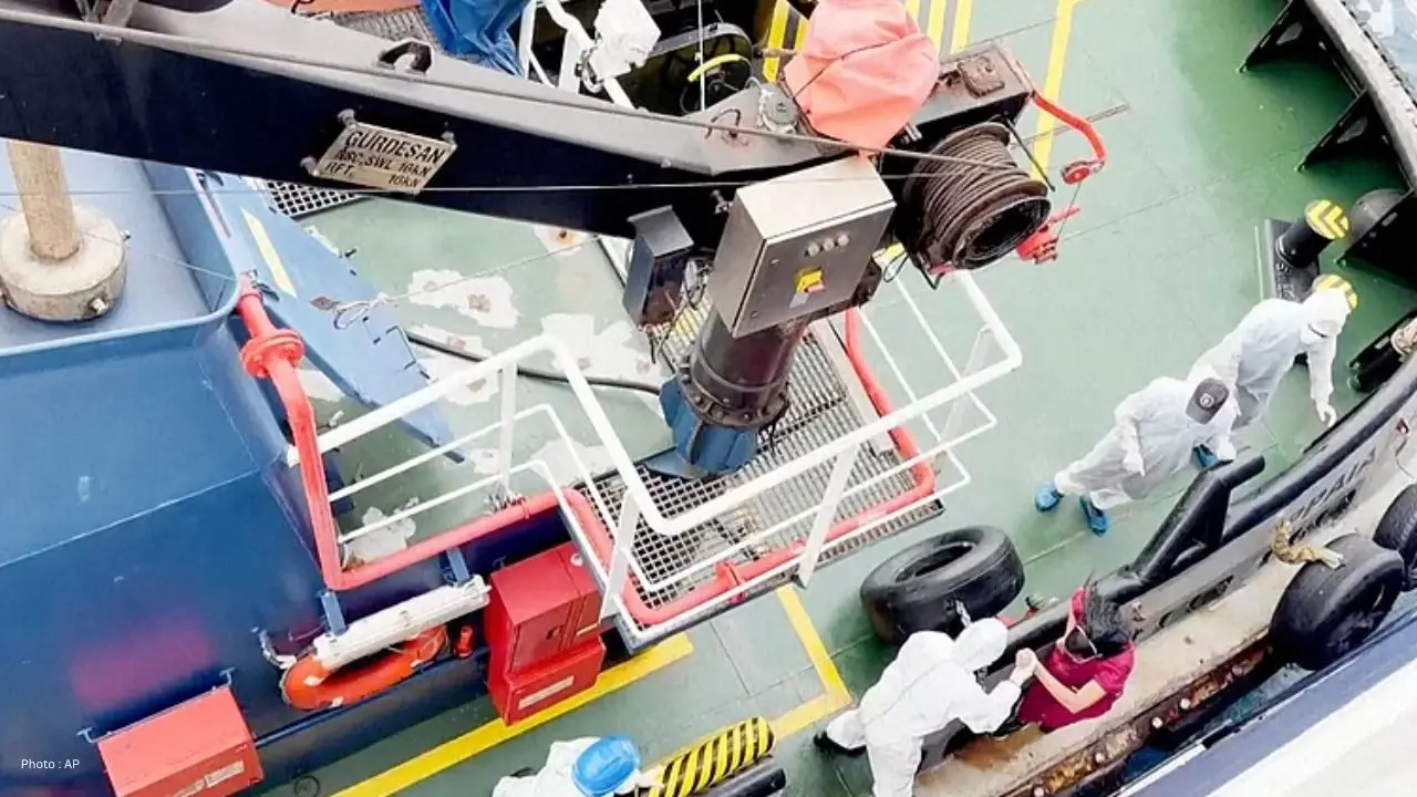 MV Hondius Docks In Rotterdam After Deadly Hantavirus Ordeal