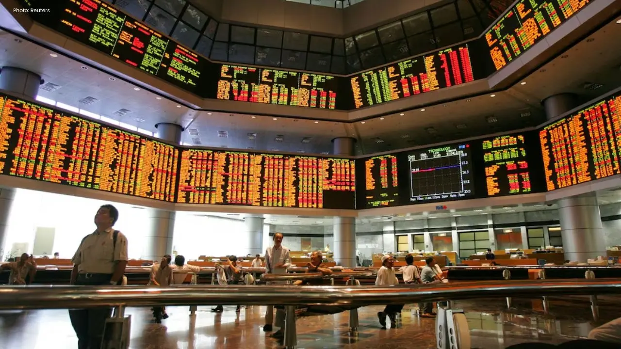 Bursa Malaysia Declines Amid Global Market Anxiety