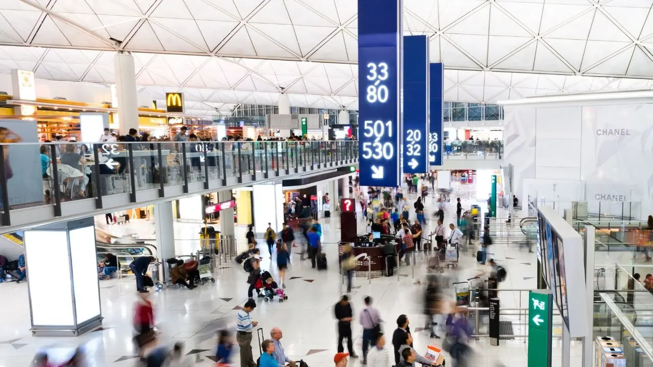 Chinese National Arrested for Theft on Flight to Singapore