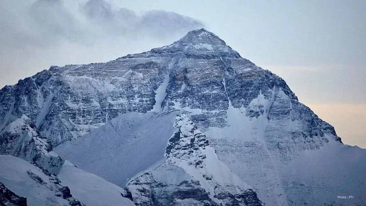 3 Indians Among 274 To Summit Mt Everest  Set New Record