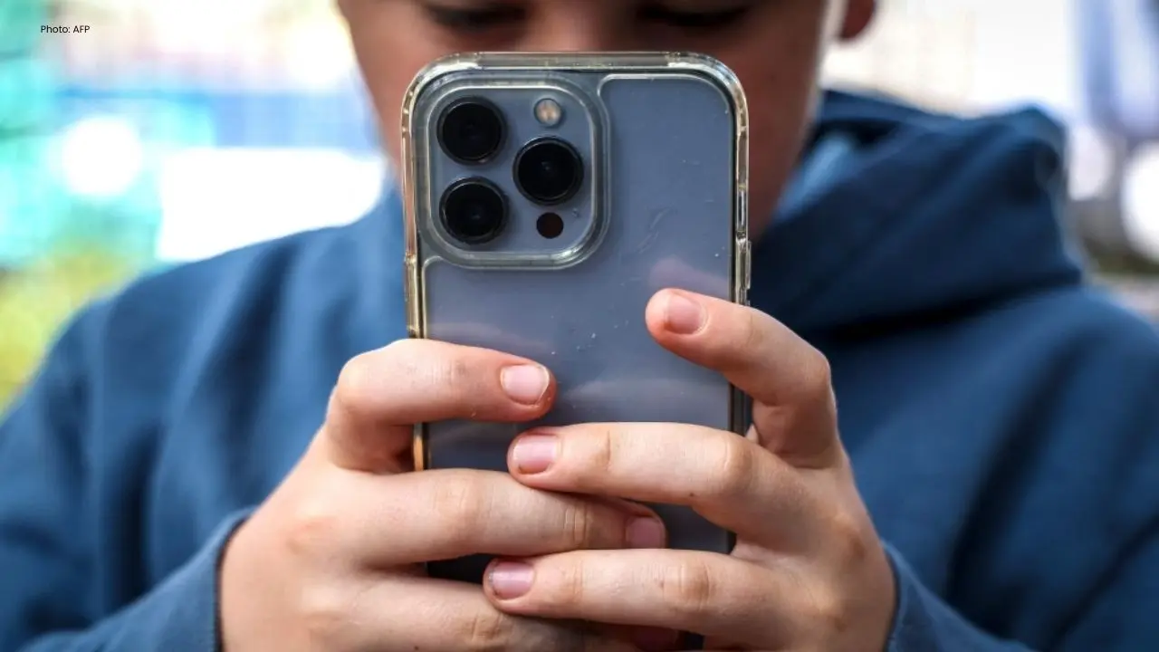 UK Government Critiques TikTok and YouTube Over Child Protection Issues