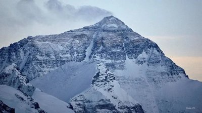 3 Indians Among 274 To Summit Mt Everest  Set New Record