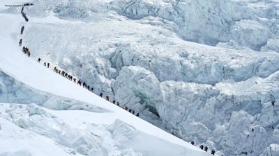 Mount Everest Sets New Single-Day Record with 274 Climbers