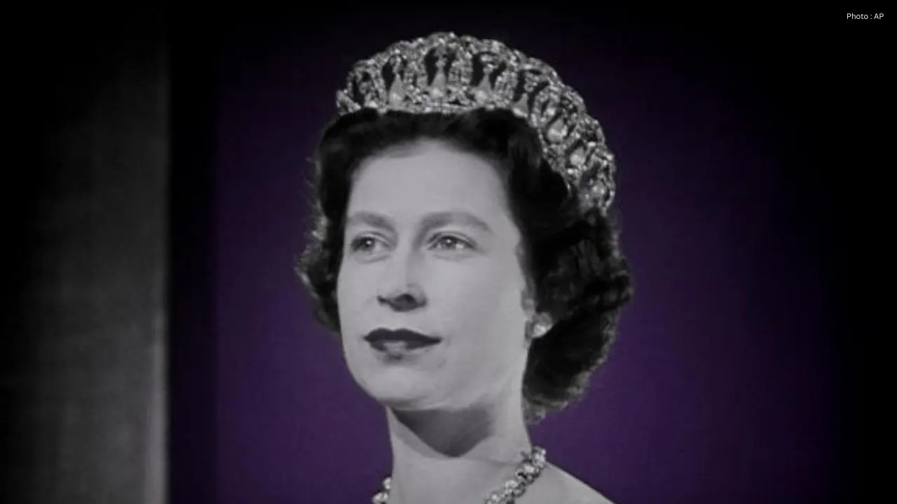 Queen Elizabeth II’s Zardozi Gown From India Tour Takes Centre Stage In UK