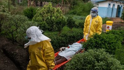 U.S. Bans Green Card Holders from Returning from Ebola-Stricken Countries