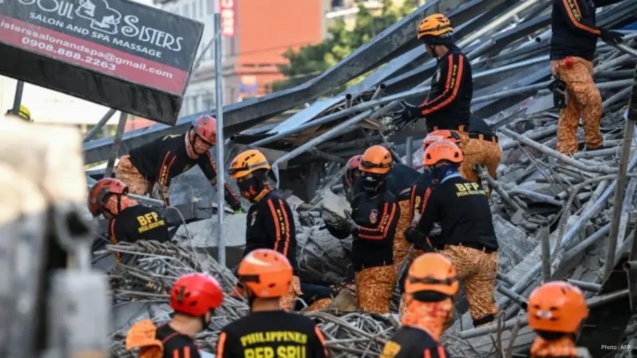Death Toll Rises To four In Philippines Building Collapse  17 missing