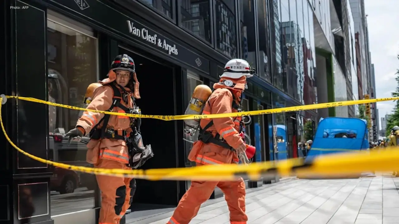 At least 19 People Taken To Hospital After  strong smell Reported At Tokyo Mall