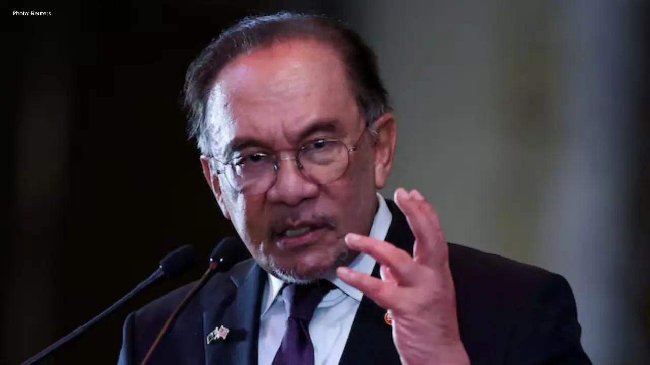 Anwar Ibrahim's Heartfelt Return to Permatang Pauh for Aidiladha