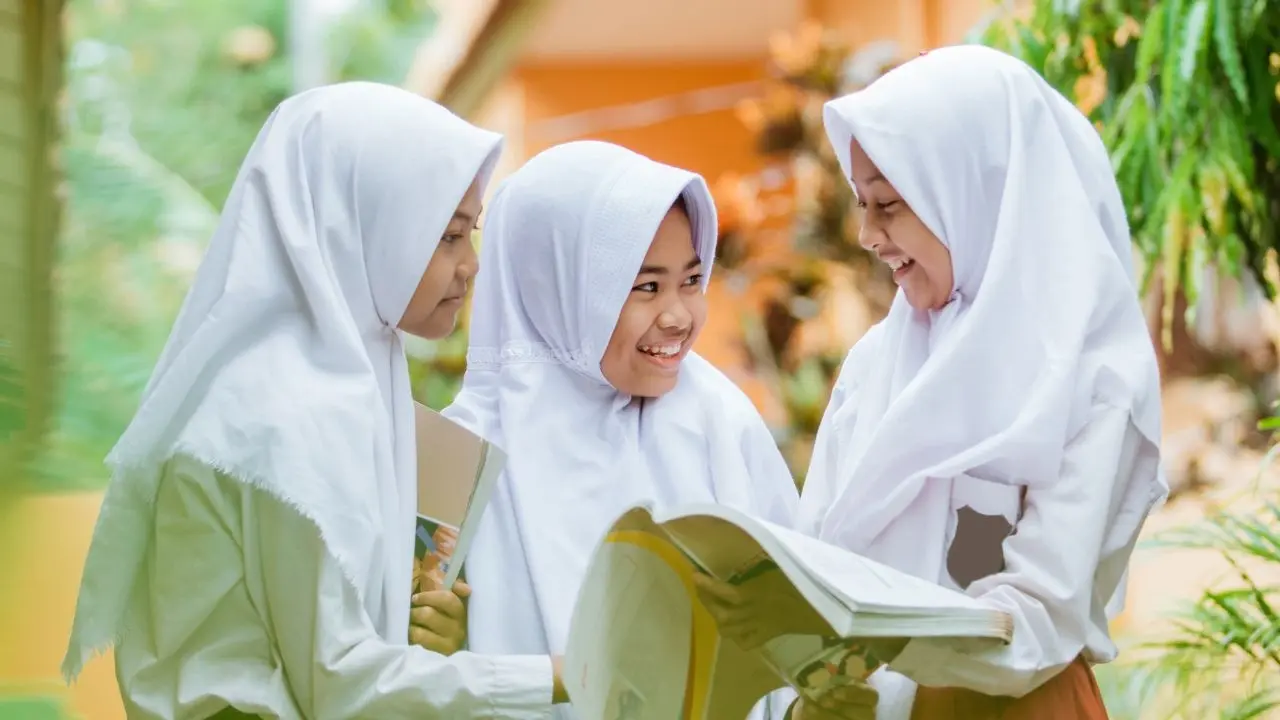 Activists Urge Indonesia to Enforce Free Education Rights