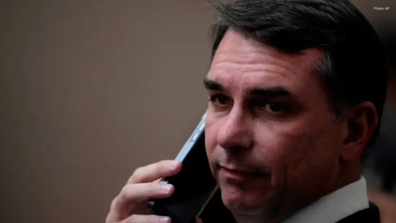 Brazil’s Flavio Bolsonaro Meets With Trump Amid Troubled Presidential Bid