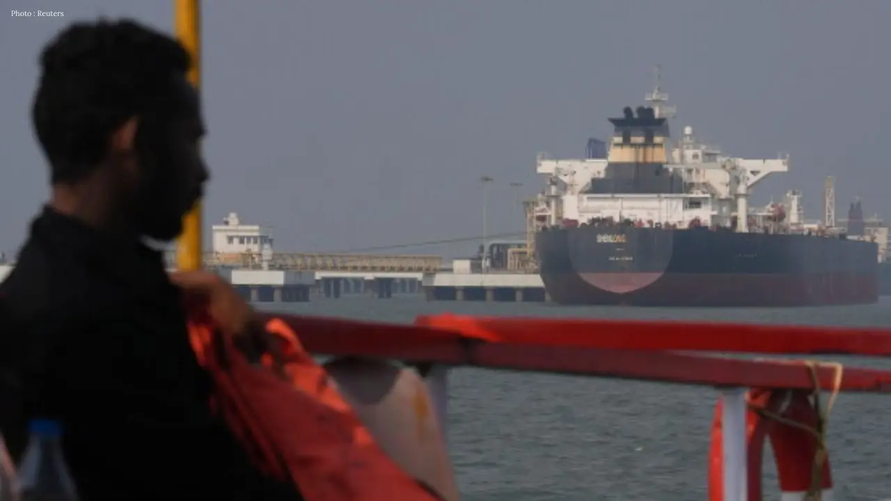 US Sanctions Iranian Oil Tankers  Strait Authority Despite Ceasefire Talks Progress