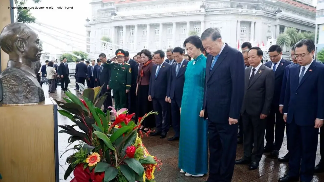 Vietnam's To Lam Commemorates Ho Chi Minh in Singapore