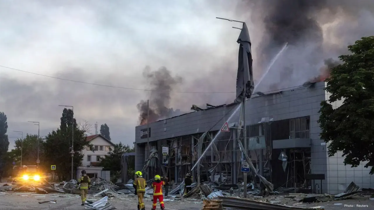 Kyiv Smoke Erupts Amid Renewed Air Raid Warnings