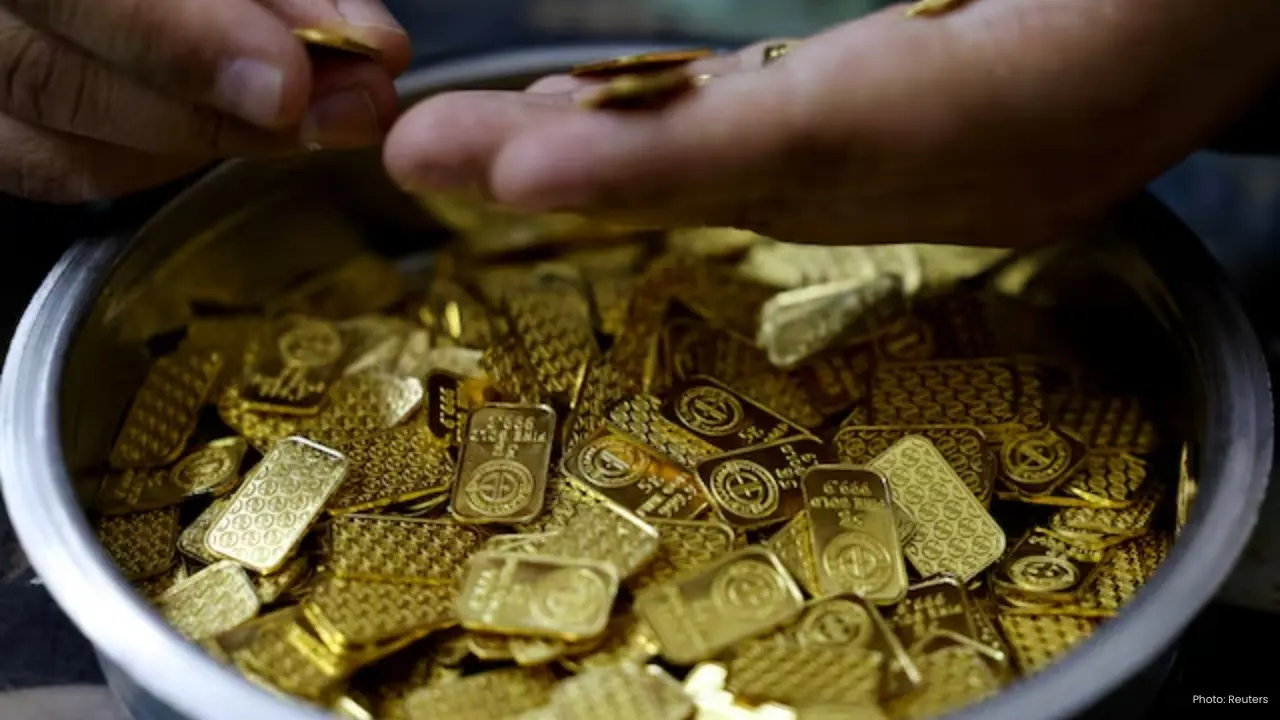 Gold Prices Dip as Middle East Unrest Escalates Ahead of US Economic Reports