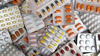 Study Urges Annual Medication Reviews for Seniors